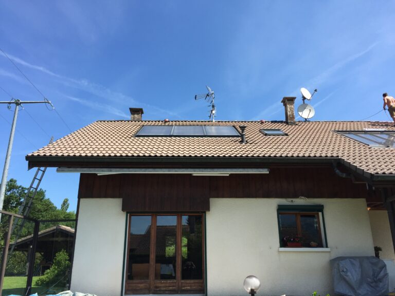 Toiture de pavillon avec fenêtres de toit, après intervention